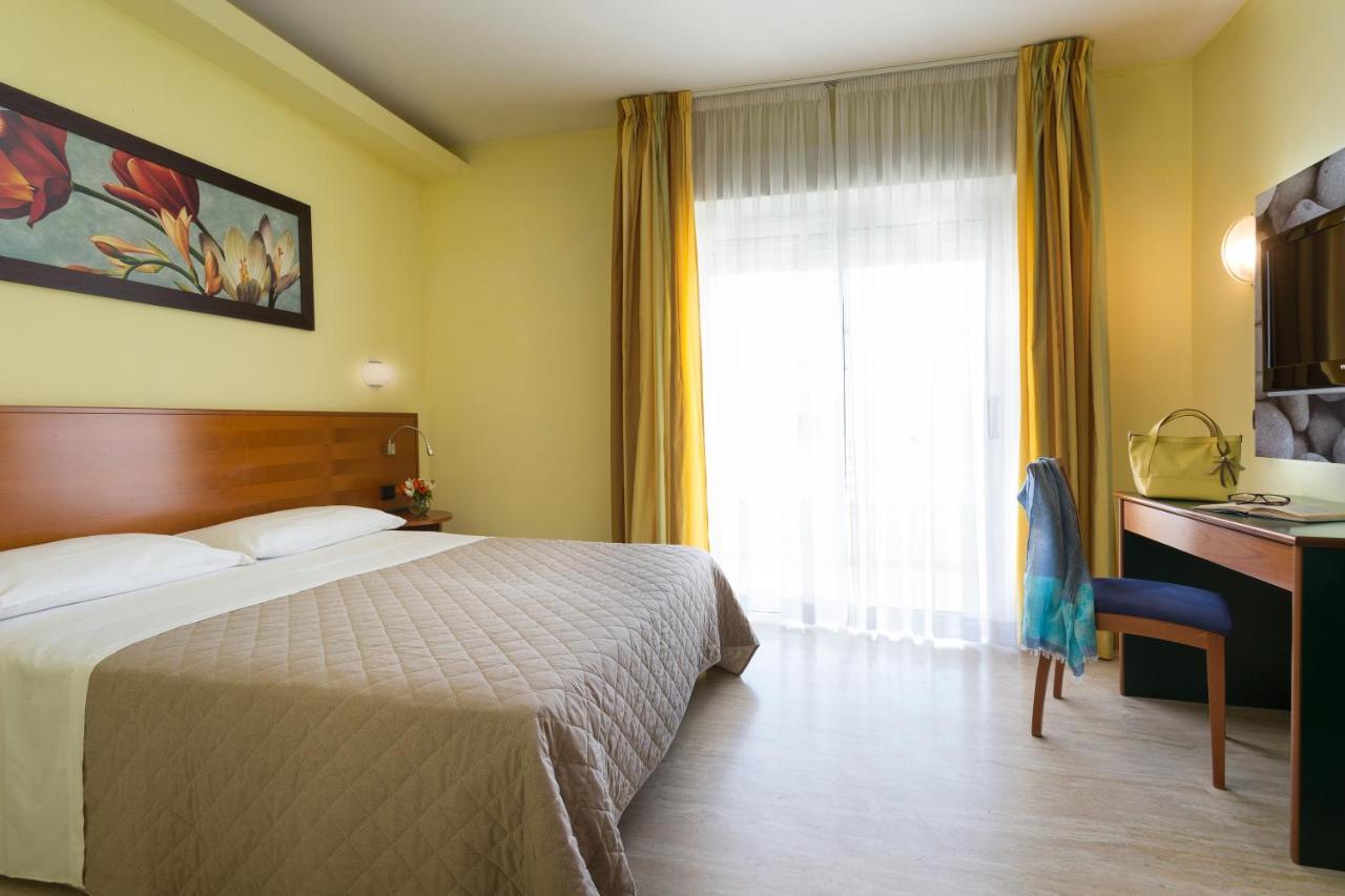 Astoria Suite Hotel Rimini Dış mekan fotoğraf